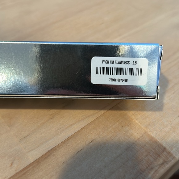 Il Makiage Perfecting Concealer - Picture 3 of 3